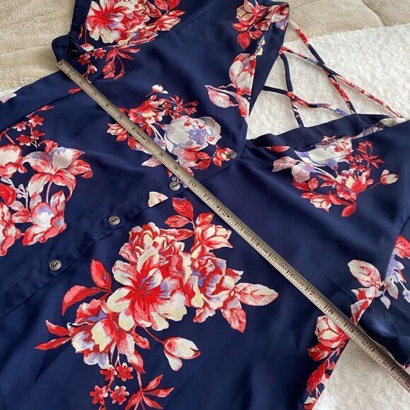 Sandy and Sid Blue and Pink Floral Top Size Large - Picture 7 of 9